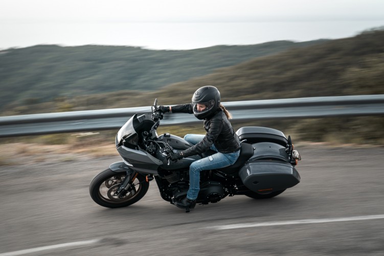 18 Harley Davidson Low Rider ST dla kobiety